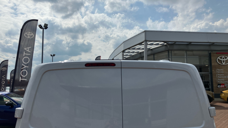 Toyota Proace L2 Diesel 2.0D 145 Icon Van